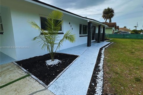 House in Lehigh Acres, Florida 4 bedrooms, 111.48 sq.m. № 1147582 - photo 5