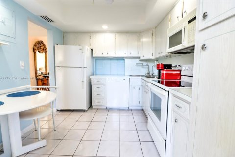 Condominio en venta en Hallandale Beach, Florida, 1 dormitorio, 99.5 m2 № 1173889 - foto 8