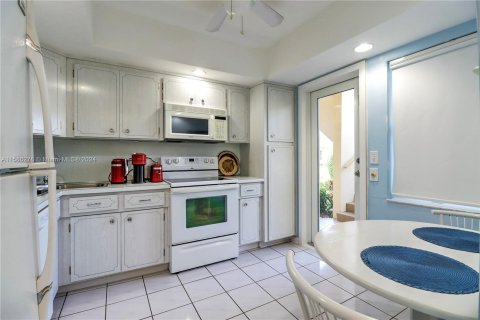Condominio en venta en Hallandale Beach, Florida, 1 dormitorio, 99.5 m2 № 1173889 - foto 7