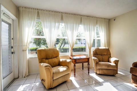 Condominio en venta en Hallandale Beach, Florida, 1 dormitorio, 99.5 m2 № 1173889 - foto 4