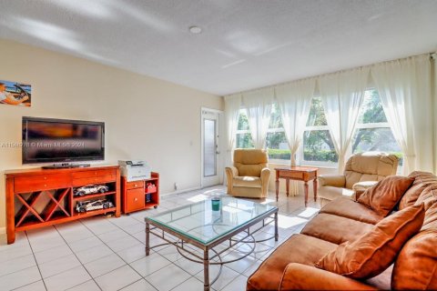 Copropriété à vendre à Hallandale Beach, Floride: 1 chambre, 99.5 m2 № 1173889 - photo 5