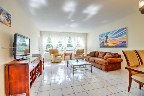 Copropriété à vendre à Hallandale Beach, Floride: 1 chambre, 99.5 m2 № 1173889 - photo 1