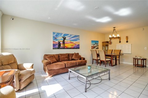 Copropriété à vendre à Hallandale Beach, Floride: 1 chambre, 99.5 m2 № 1173889 - photo 3