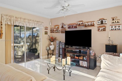 Casa en venta en Sunrise, Florida, 4 dormitorios, 174.28 m2 № 1132332 - foto 11