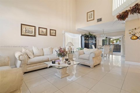 Villa ou maison à vendre à Sunrise, Floride: 4 chambres, 174.28 m2 № 1132332 - photo 2