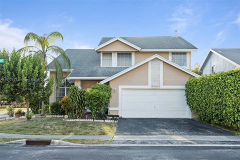 Villa ou maison à vendre à Sunrise, Floride: 4 chambres, 174.28 m2 № 1132332 - photo 1