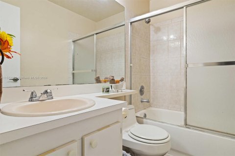 Casa en venta en Sunrise, Florida, 4 dormitorios, 174.28 m2 № 1132332 - foto 23