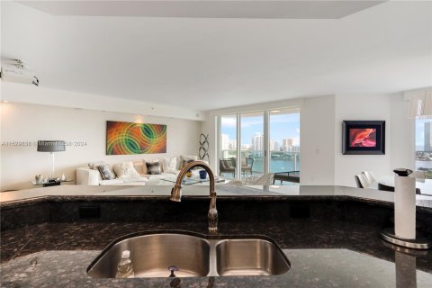 Condo in Aventura, Florida, 4 bedrooms  № 998165 - photo 8