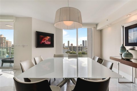 Condo in Aventura, Florida, 4 bedrooms  № 998165 - photo 15