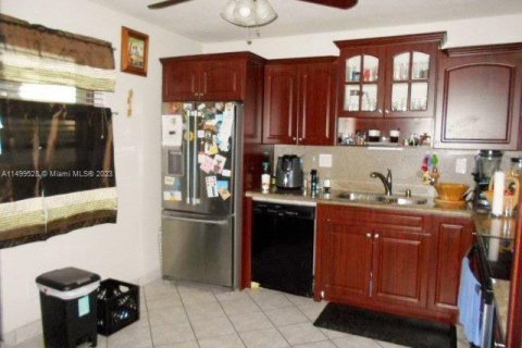 Condominio en venta en Tamarac, Florida, 2 dormitorios, 117.99 m2 № 886054 - foto 8