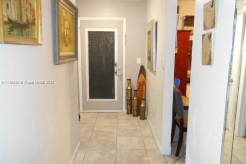 Condominio en venta en Tamarac, Florida, 2 dormitorios, 117.99 m2 № 886054 - foto 3