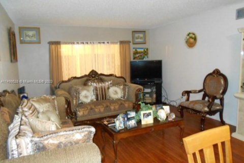 Condominio en venta en Tamarac, Florida, 2 dormitorios, 117.99 m2 № 886054 - foto 9
