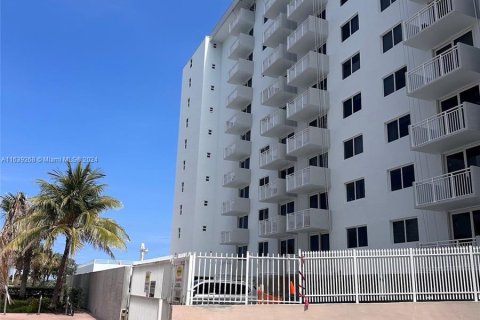 Copropriété à vendre à Miami Beach, Floride: 1 chambre, 60.94 m2 № 1315816 - photo 3