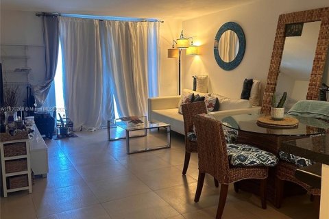 Condo in Miami Beach, Florida, 1 bedroom  № 1315816 - photo 9