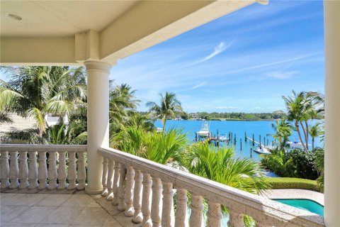 House in Jupiter, Florida 5 bedrooms, 469.34 sq.m. № 1078271 - photo 30