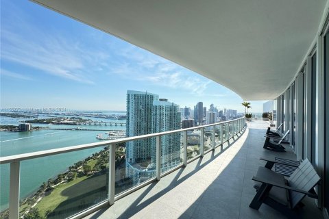 Condominio en venta en Miami, Florida, 4 dormitorios, 264.31 m2 № 1080217 - foto 26