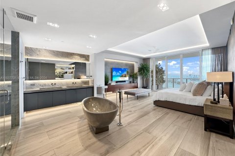 Copropriété à vendre à Miami, Floride: 4 chambres, 264.31 m2 № 1080217 - photo 18