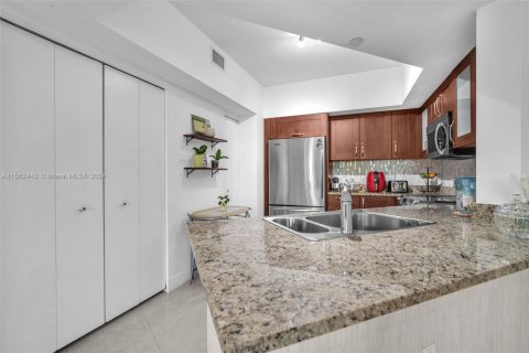 Condo in Aventura, Florida, 2 bedrooms  № 1138447 - photo 18