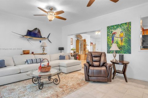 Casa en venta en Margate, Florida, 4 dormitorios, 160.07 m2 № 1118851 - foto 18