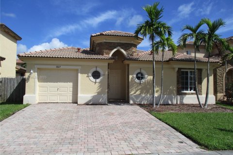 Villa ou maison à vendre à Cutler Bay, Floride: 3 chambres, 163.51 m2 № 883966 - photo 2
