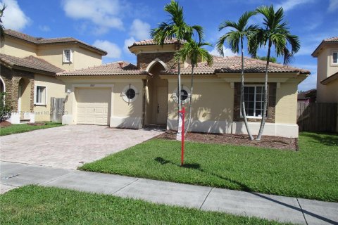Villa ou maison à vendre à Cutler Bay, Floride: 3 chambres, 163.51 m2 № 883966 - photo 1