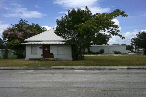 Купить коммерческую недвижимость в Окичоби, Флорида 88.81м2, № 626185 - фото 1