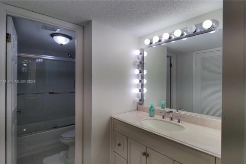 Condo in Aventura, Florida, 2 bedrooms  № 1176217 - photo 9