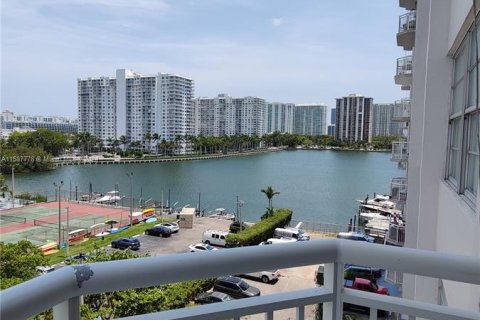 Condo in Aventura, Florida, 2 bedrooms  № 1176217 - photo 23