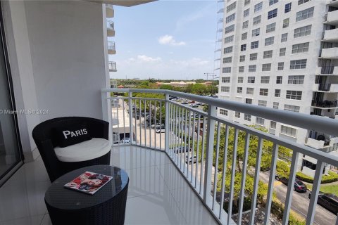 Condo in Aventura, Florida, 2 bedrooms  № 1176217 - photo 22