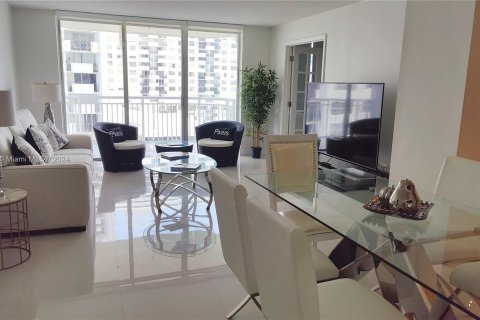 Condo in Aventura, Florida, 2 bedrooms  № 1176217 - photo 3