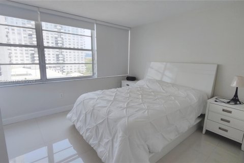 Condo in Aventura, Florida, 2 bedrooms  № 1176217 - photo 17