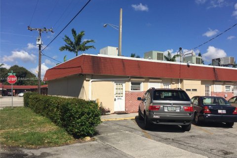 Commercial property in Dania Beach, Florida № 1127162 - photo 2