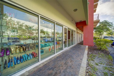 Commercial property in Hialeah, Florida № 1099491 - photo 21