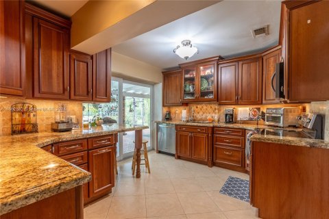 Villa ou maison à vendre à Palmetto Bay, Floride: 4 chambres, 143.35 m2 № 1099523 - photo 12