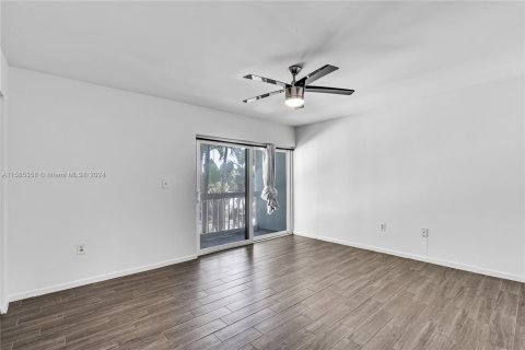 Townhouse in Miami, Florida 2 bedrooms, 120.68 sq.m. № 1173557 - photo 15