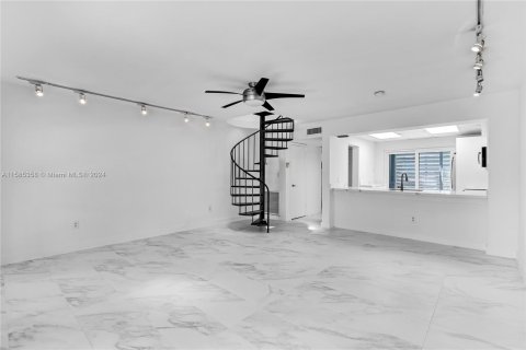 Townhouse in Miami, Florida 2 bedrooms, 120.68 sq.m. № 1173557 - photo 4