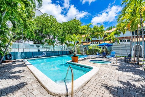 Townhouse in Miami, Florida 2 bedrooms, 120.68 sq.m. № 1173557 - photo 29