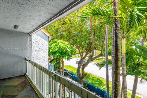 Townhouse in Miami, Florida 2 bedrooms, 120.68 sq.m. № 1173557 - photo 13