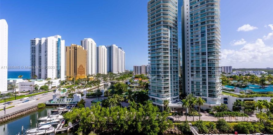 Condo in Sunny Isles Beach, Florida, 3 bedrooms  № 839511