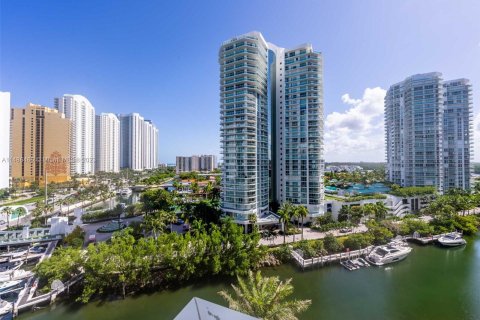 Condo in Sunny Isles Beach, Florida, 3 bedrooms  № 839511 - photo 11