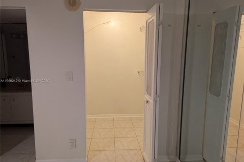 Condo in Sunny Isles Beach, Florida, 1 bedroom  № 1379012 - photo 30