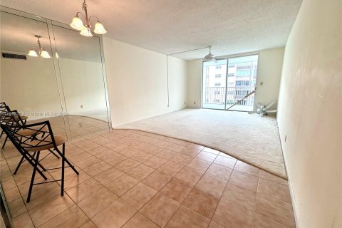 Condominio en venta en Hallandale Beach, Florida, 1 dormitorio, 78.69 m2 № 1379013 - foto 2