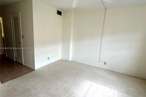 Condominio en venta en Hallandale Beach, Florida, 1 dormitorio, 78.69 m2 № 1379013 - foto 10