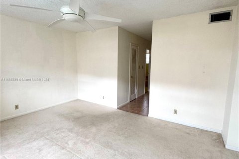 Condo in Hallandale Beach, Florida, 1 bedroom  № 1379013 - photo 7