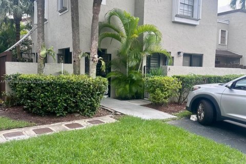 House in Miami, Florida 2 bedrooms, 119.75 sq.m. № 1379014 - photo 1