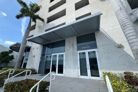 Propiedad comercial en venta en Miami, Florida № 1378966 - foto 15