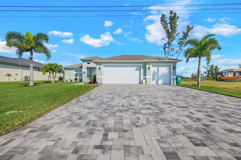 Villa ou maison à vendre à Cape Coral, Floride: 3 chambres, 178.84 m2 № 1000683 - photo 29