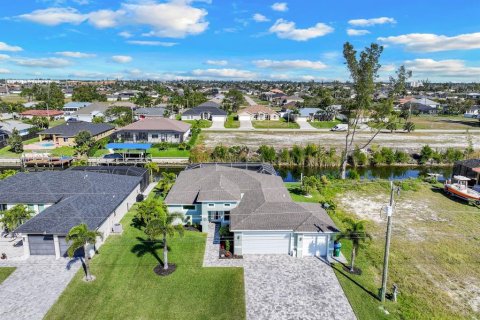 Villa ou maison à vendre à Cape Coral, Floride: 3 chambres, 178.84 m2 № 1000683 - photo 9