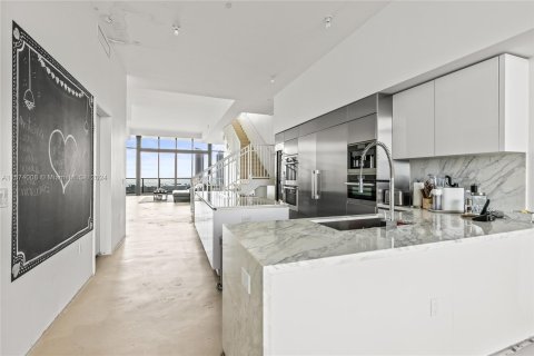 Condo in Aventura, Florida, 5 bedrooms  № 1138906 - photo 17