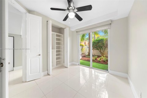 House in Fort Lauderdale, Florida 3 bedrooms, 196.95 sq.m. № 1138951 - photo 3